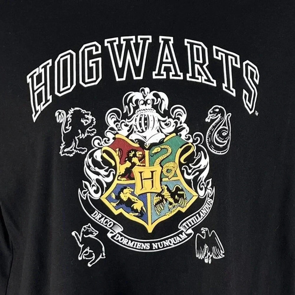 Harry Potter Hogwarts 2X Long Sleeve Blk Shirt Wizarding World Crest Logo Witchy - Picture 13 of 13